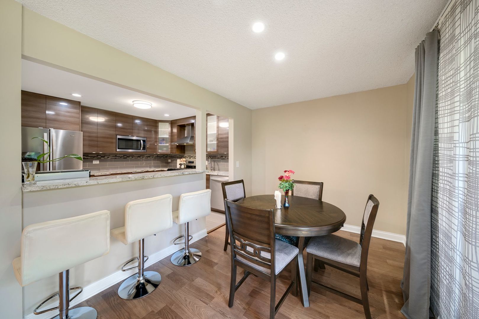 766 WHITE PINE Road #6B1, Buffalo Grove, IL 60089