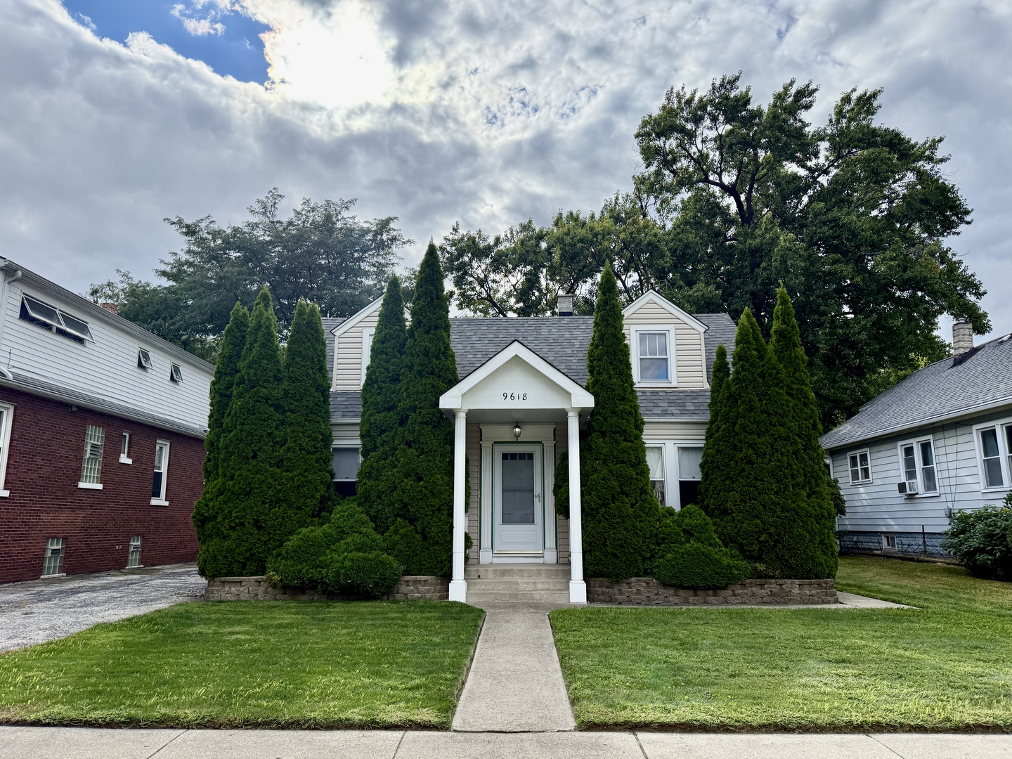 9618 S 51st Avenue, Oak Lawn, IL 60453