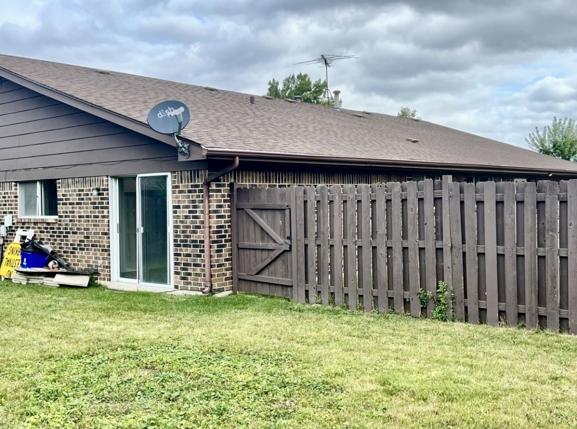 1215 Fulton Drive, Streamwood, IL 60107