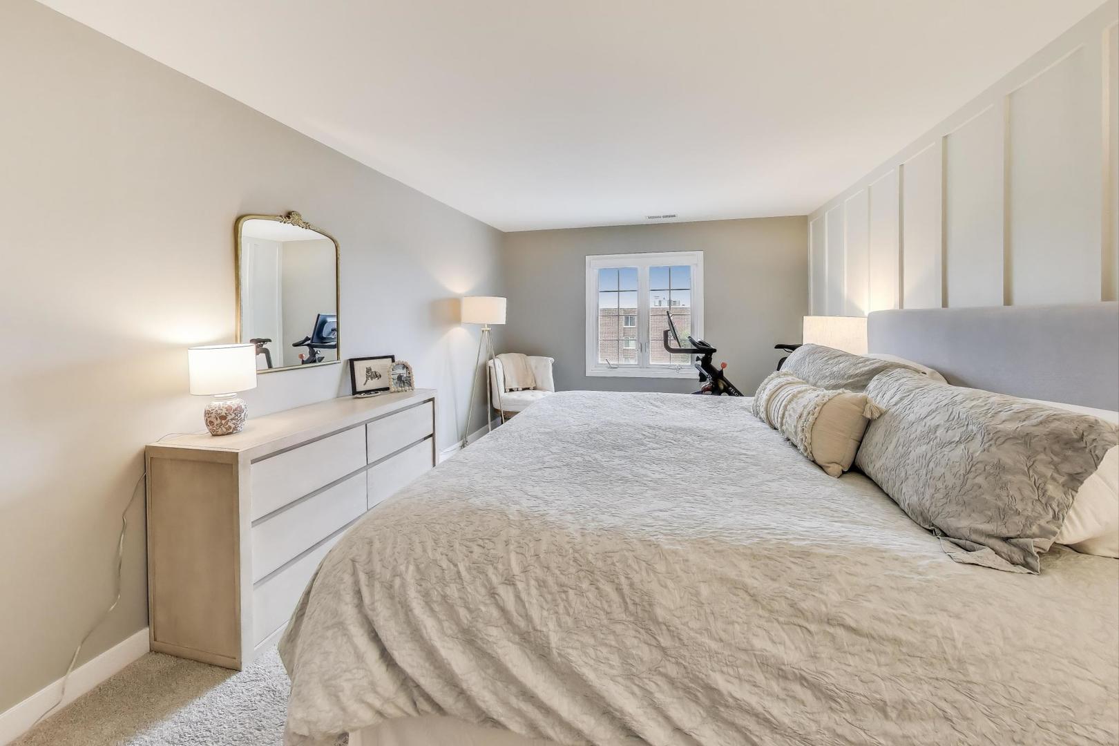 519 N Main Street #4EN, Glen Ellyn, IL 60137