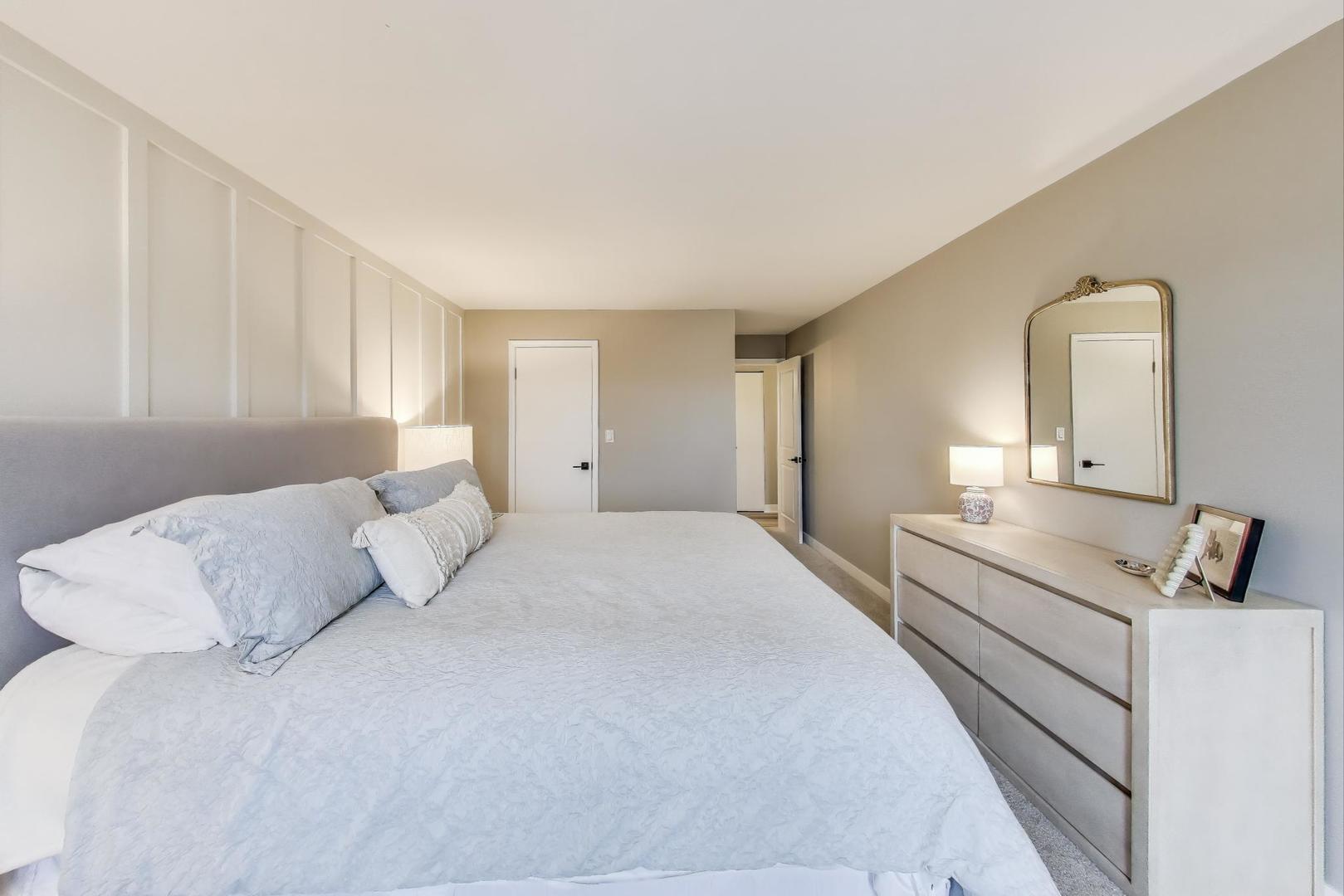 519 N Main Street #4EN, Glen Ellyn, IL 60137