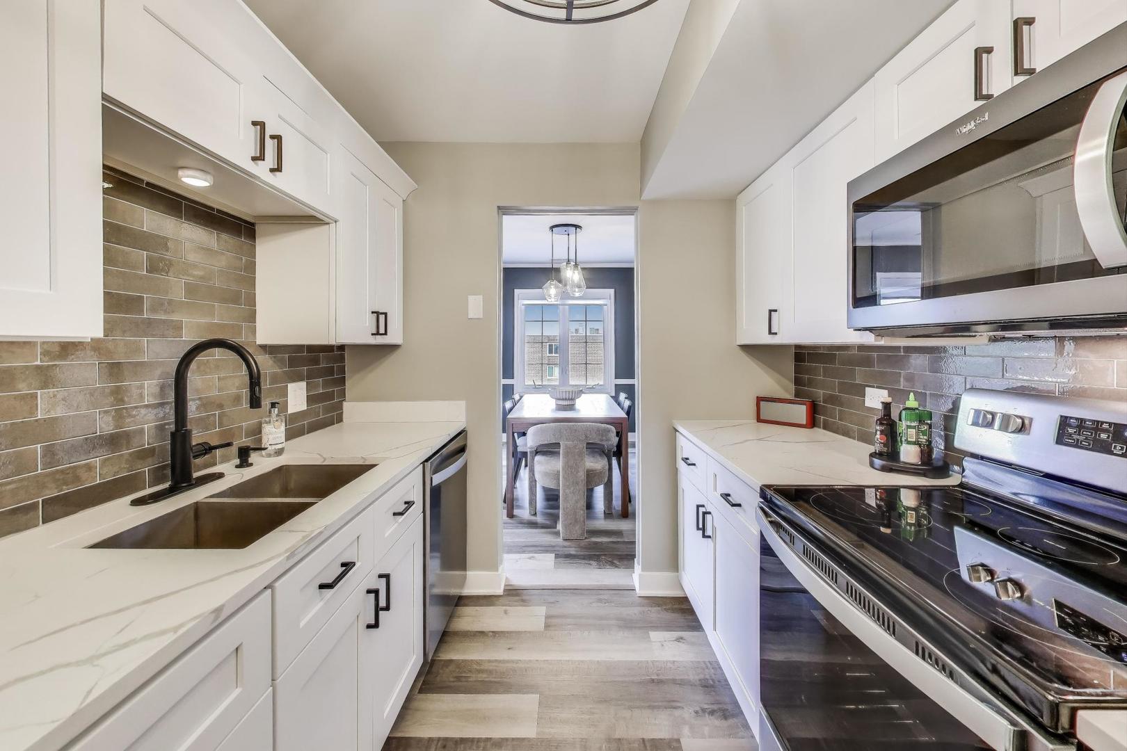 519 N Main Street #4EN, Glen Ellyn, IL 60137