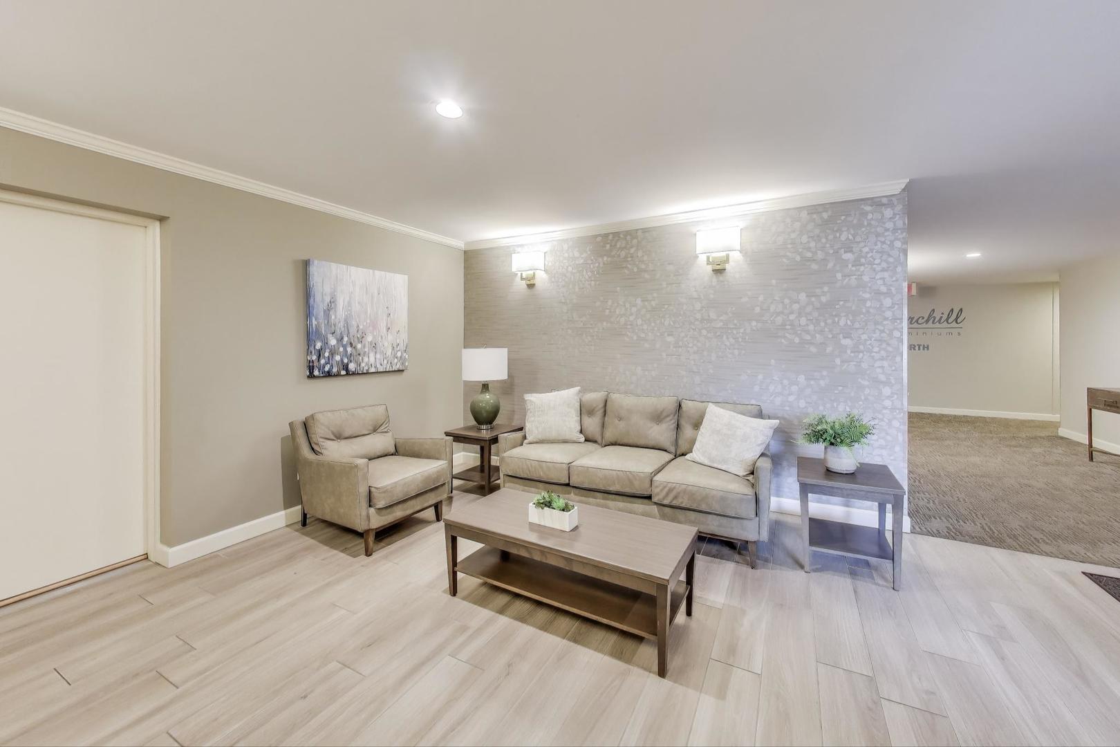 519 N Main Street #4EN, Glen Ellyn, IL 60137
