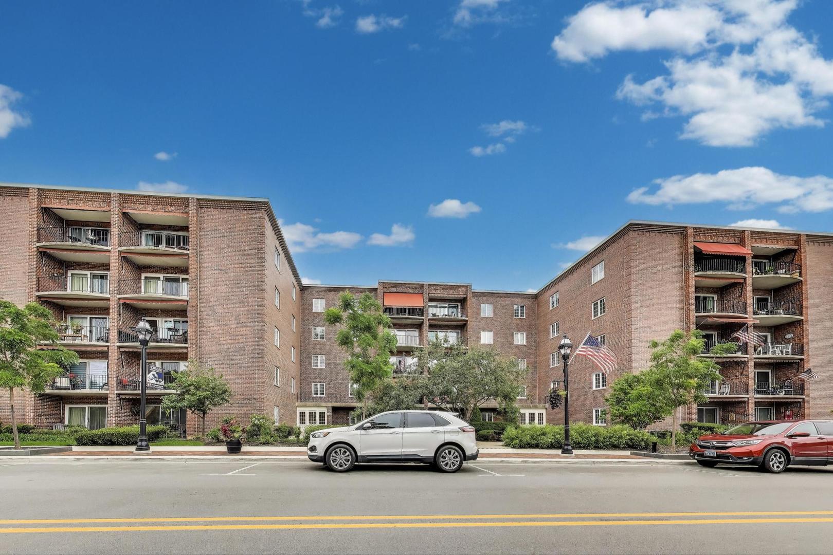 519 N Main Street #4EN, Glen Ellyn, IL 60137