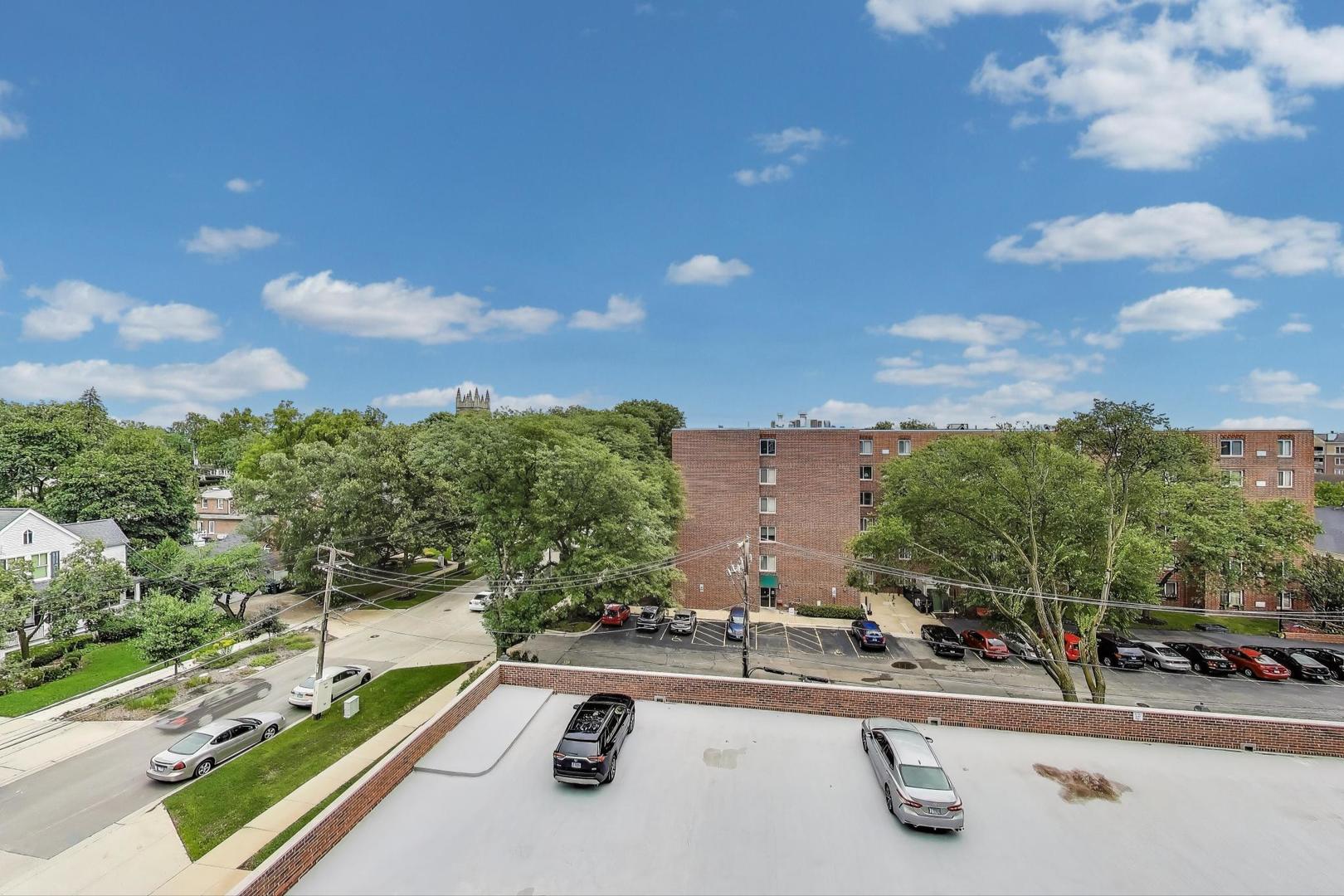 519 N Main Street #4EN, Glen Ellyn, IL 60137