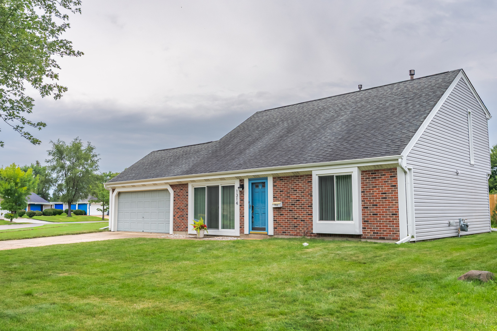 1314 Appletree Lane, Aurora, IL 60506