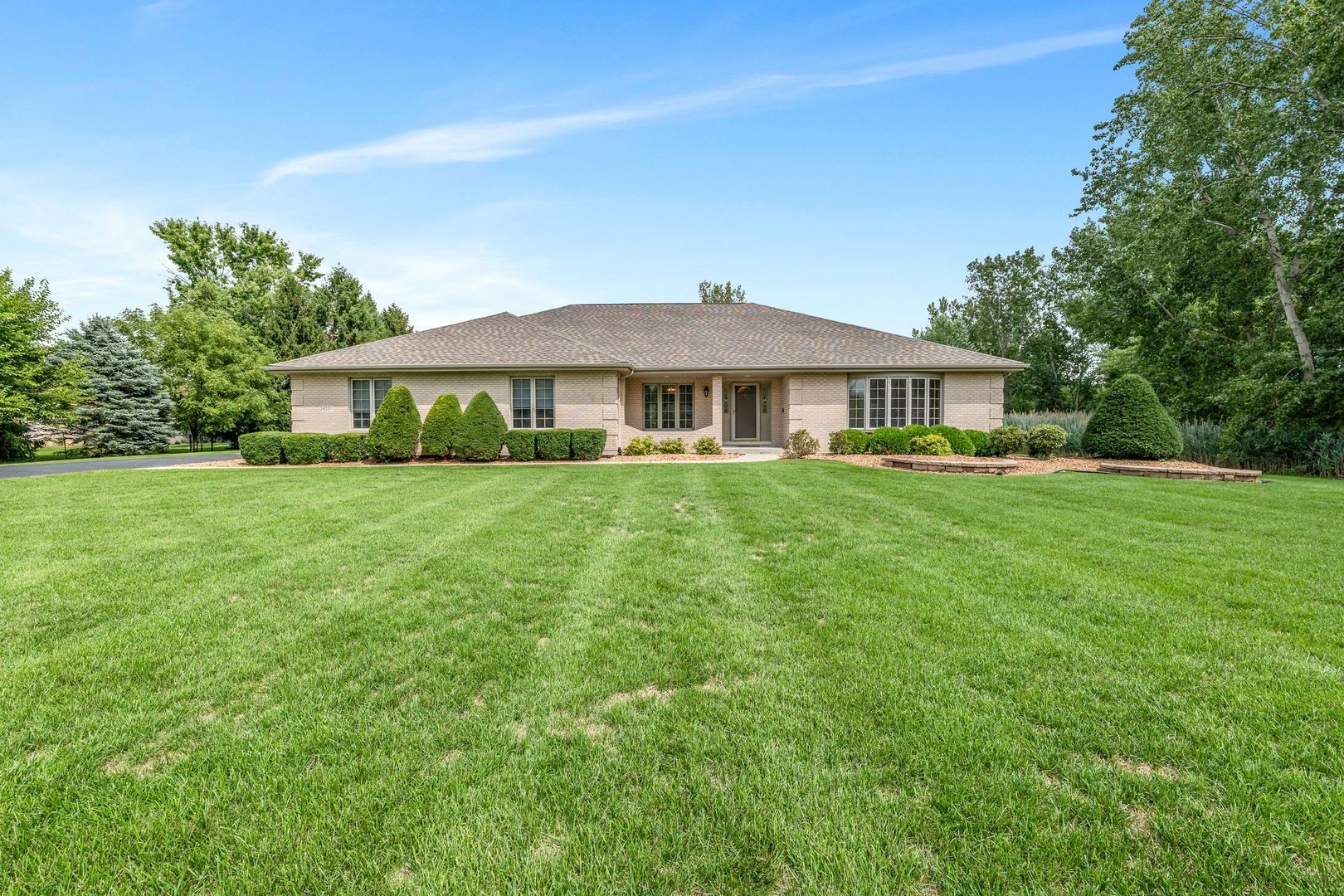 24031 S Schoolhouse Road, Manhattan, IL 60442