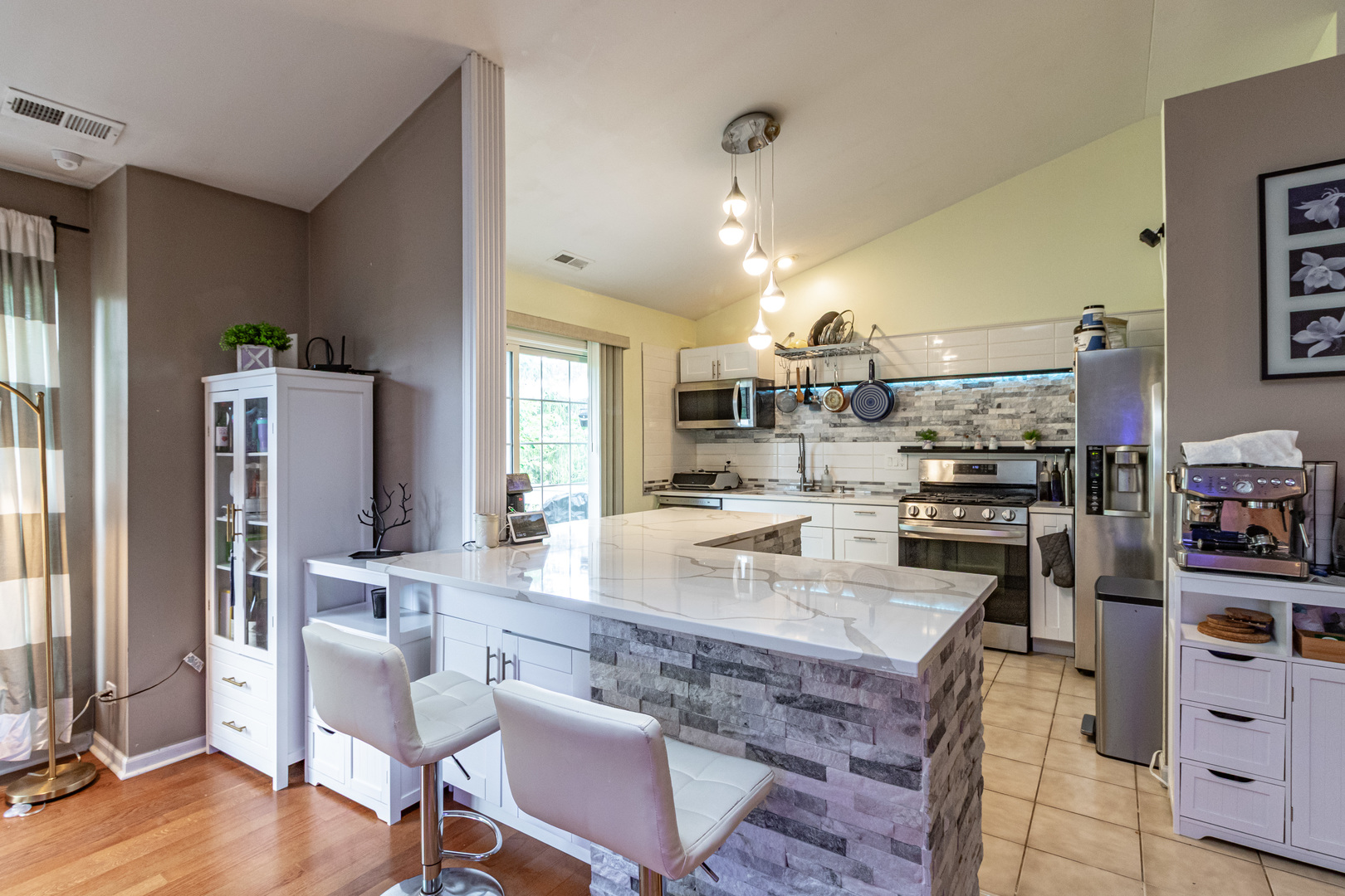 802 Stonewall Court, Schaumburg, IL 60173
