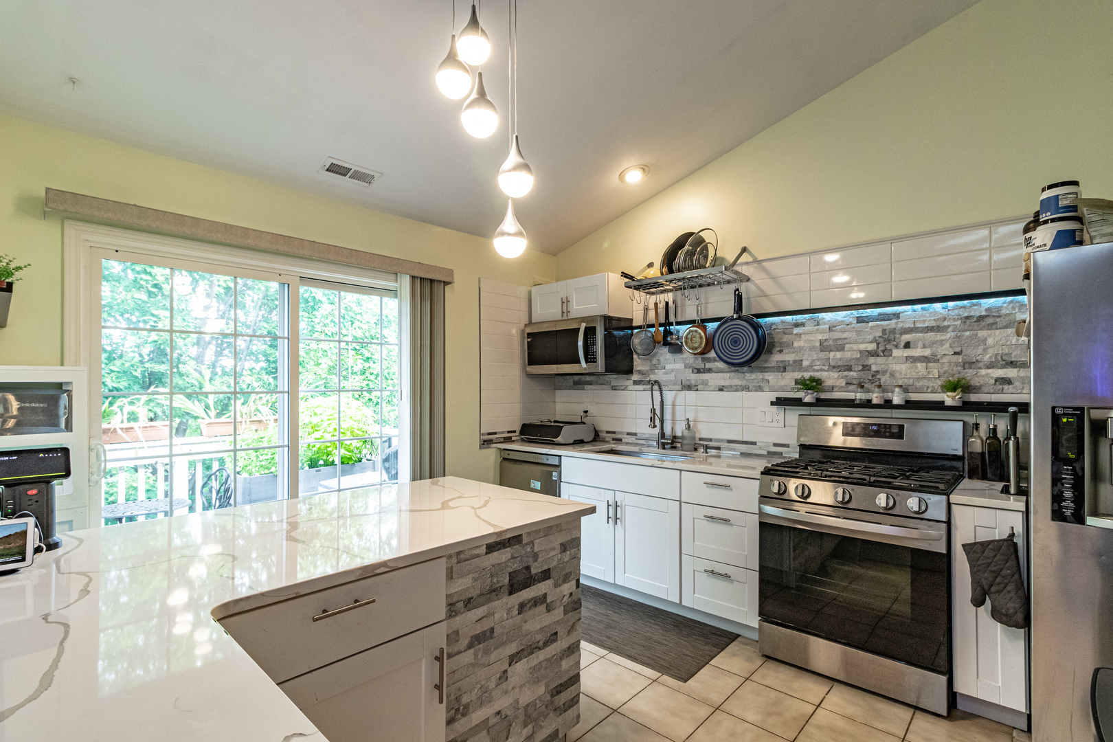 802 Stonewall Court, Schaumburg, IL 60173