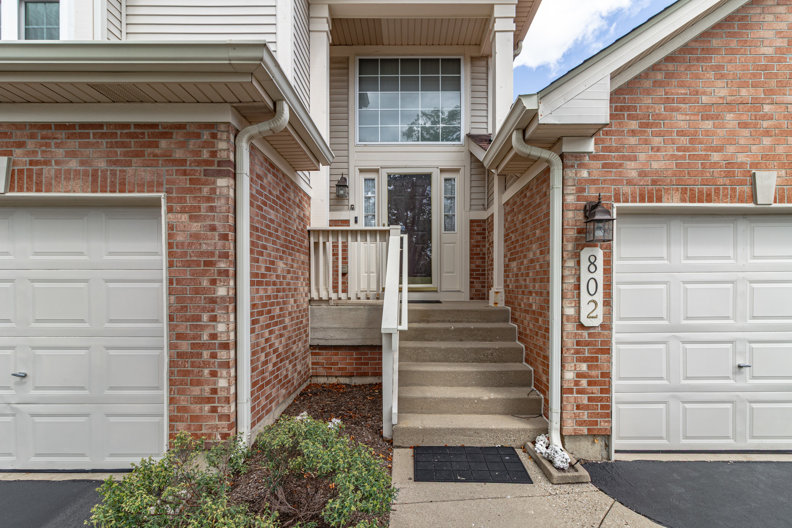 802 Stonewall Court, Schaumburg, IL 60173