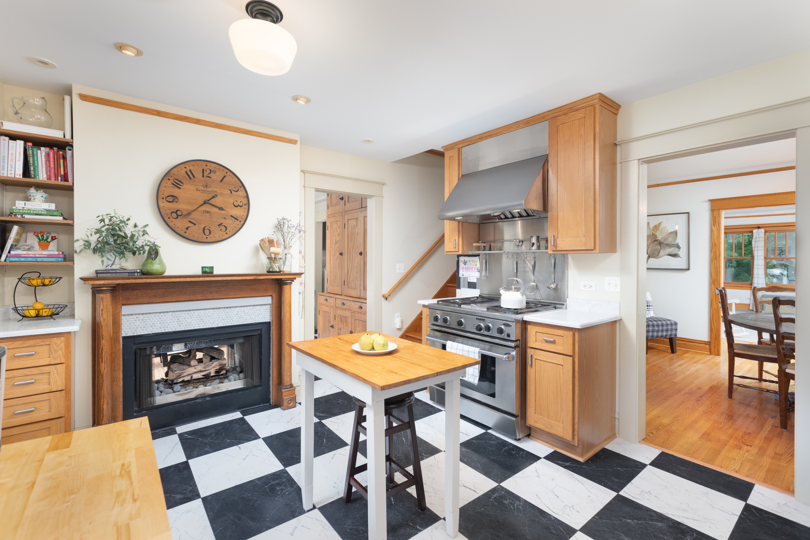 215 S Columbia Street, Naperville, IL 60540