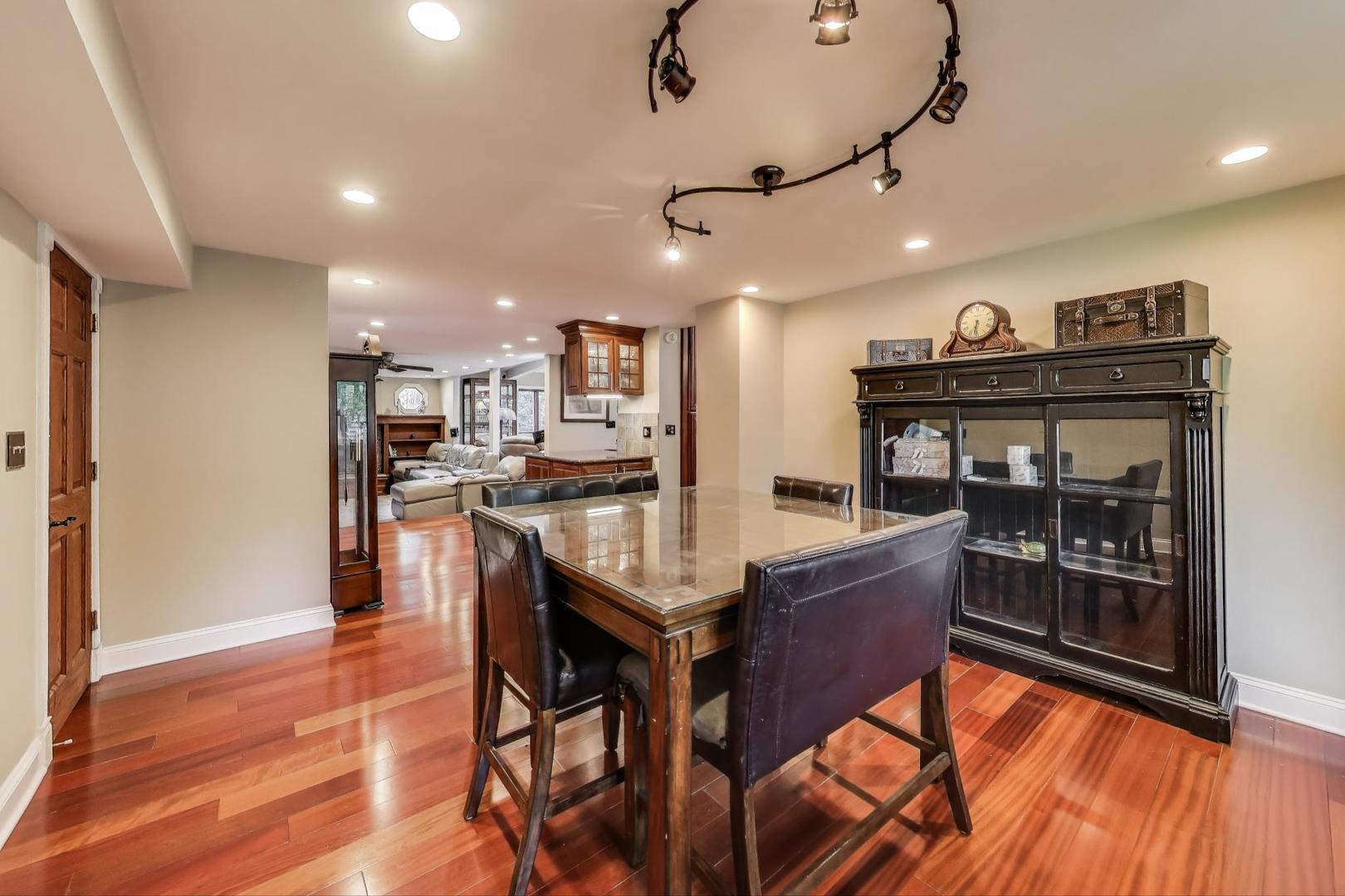 1821 E Boulder Drive, Mount Prospect, IL 60056