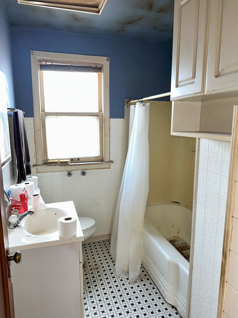 3736 W 61st Place, Chicago, IL 60629