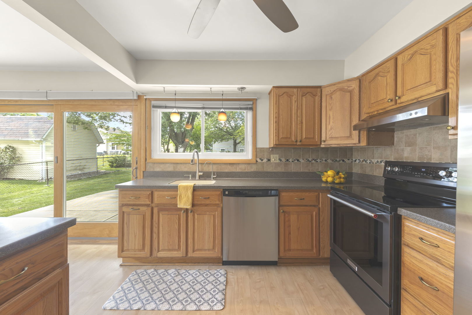 100 Ellington Drive, Schaumburg, IL 60194