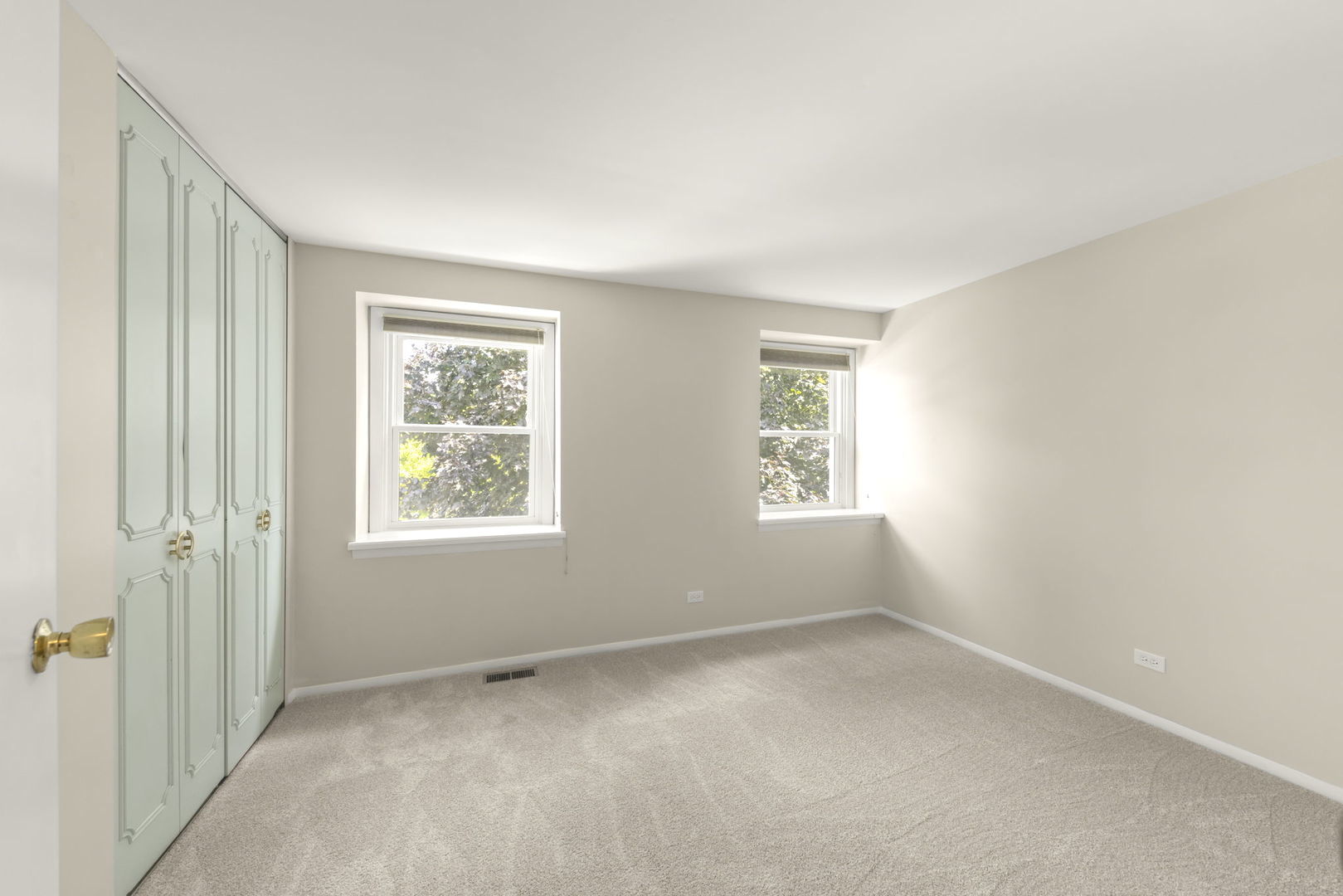 100 Ellington Drive, Schaumburg, IL 60194
