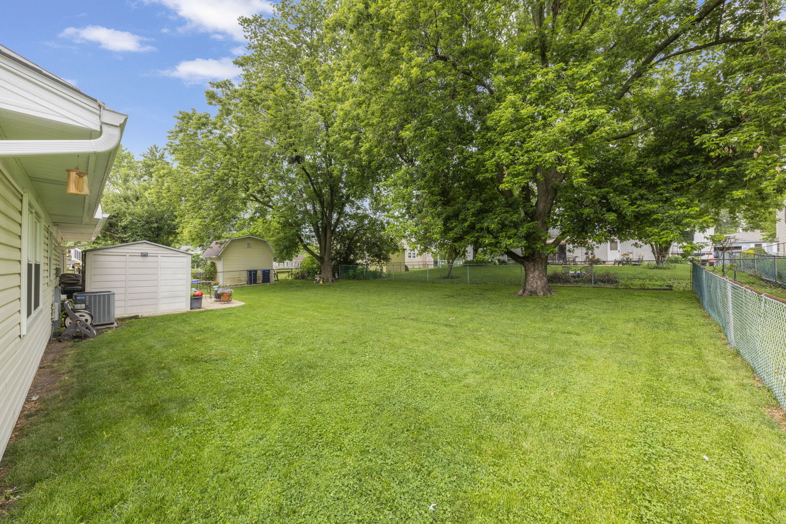 100 Ellington Drive, Schaumburg, IL 60194