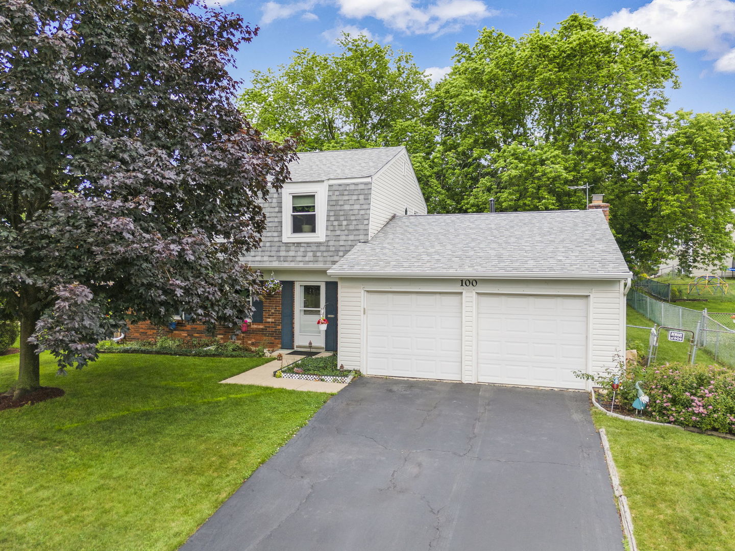 100 Ellington Drive, Schaumburg, IL 60194