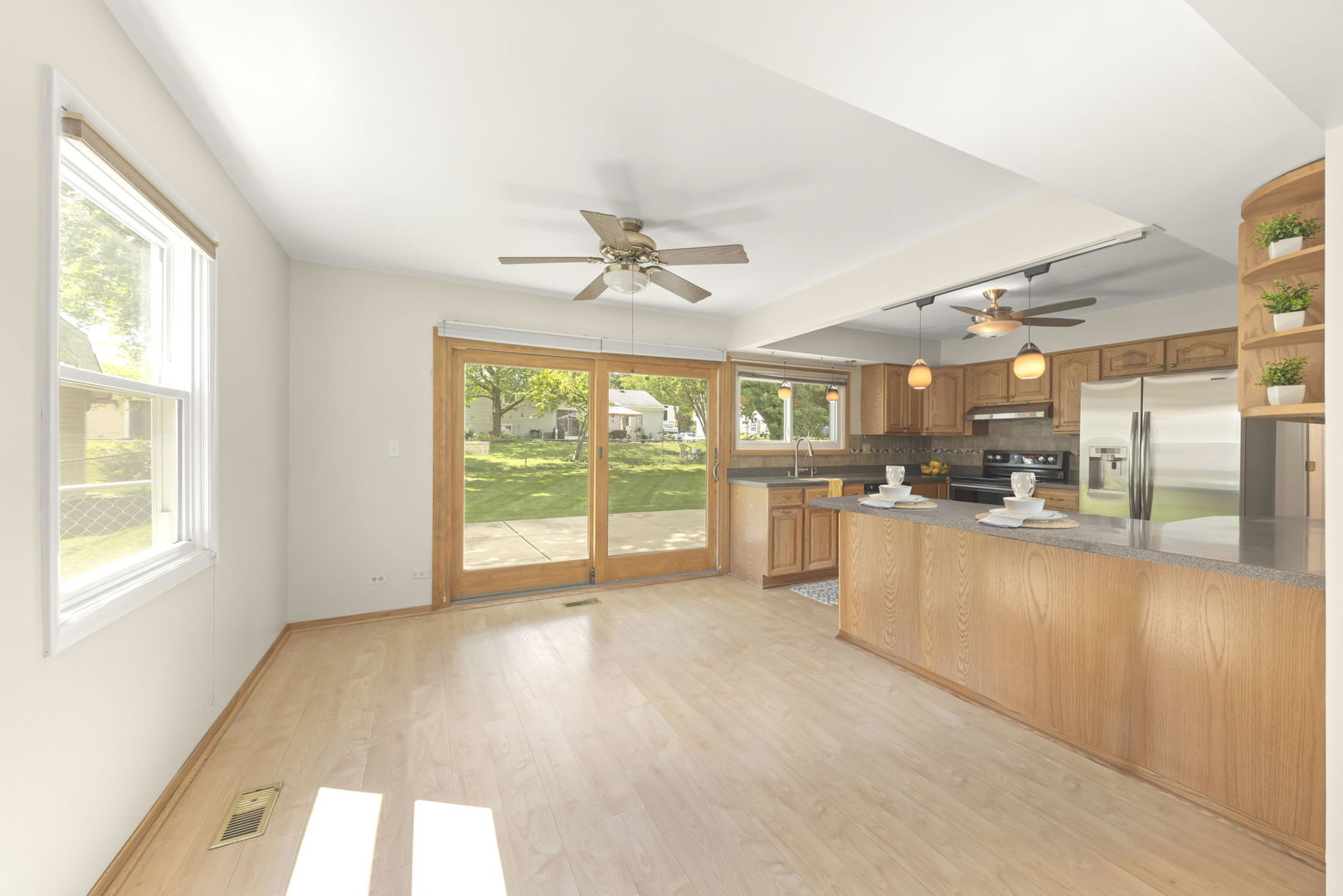 100 Ellington Drive, Schaumburg, IL 60194