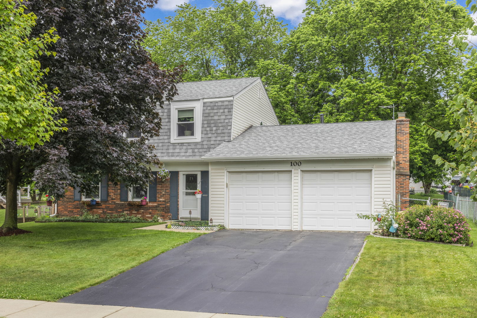 100 Ellington Drive, Schaumburg, IL 60194
