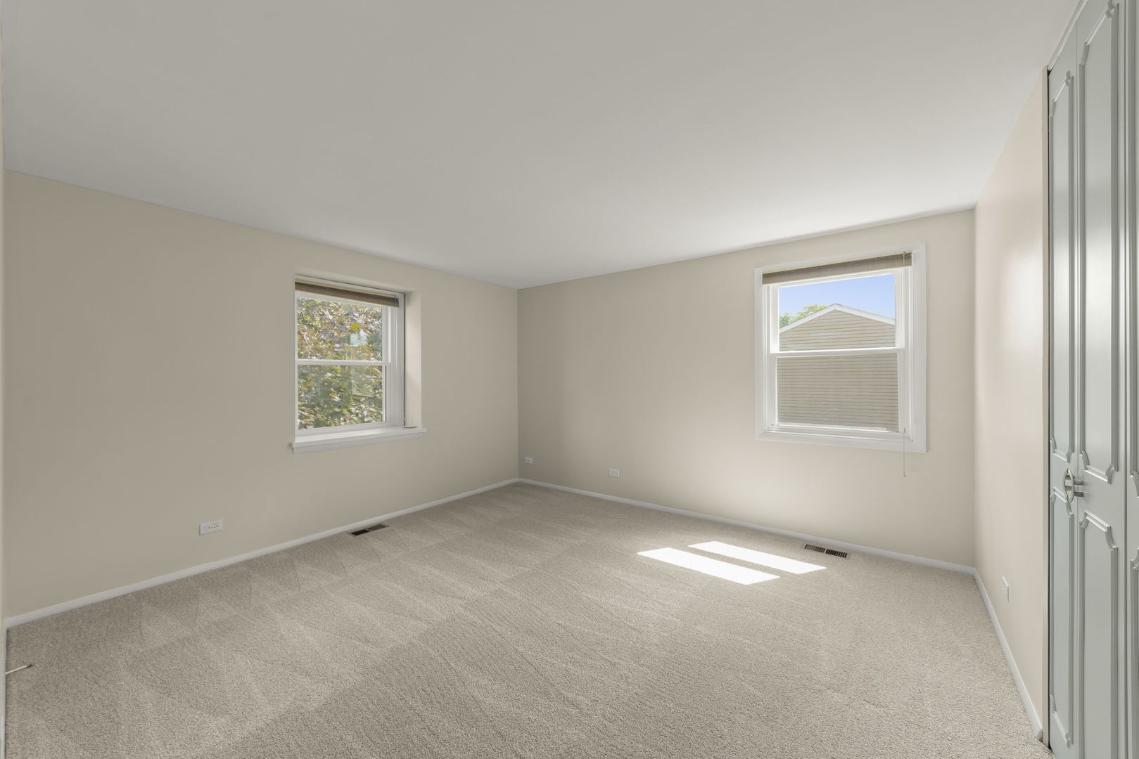 100 Ellington Drive, Schaumburg, IL 60194