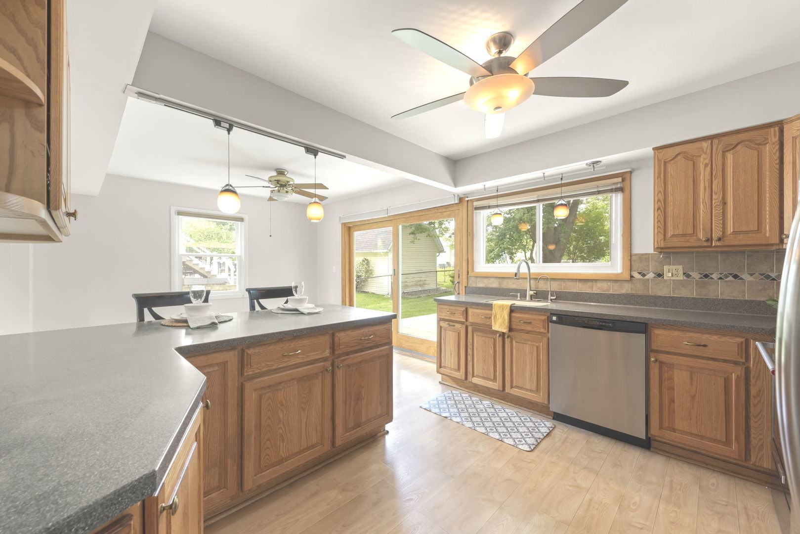 100 Ellington Drive, Schaumburg, IL 60194