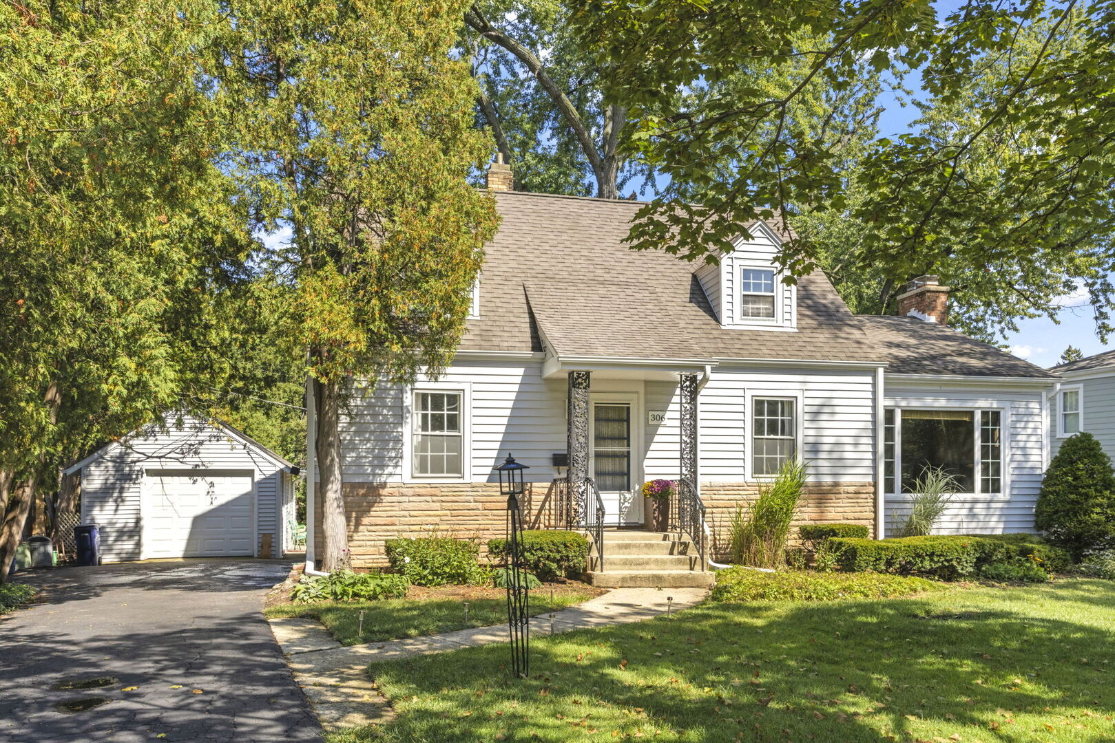 306 W Sunset Avenue, Lombard, IL 60148