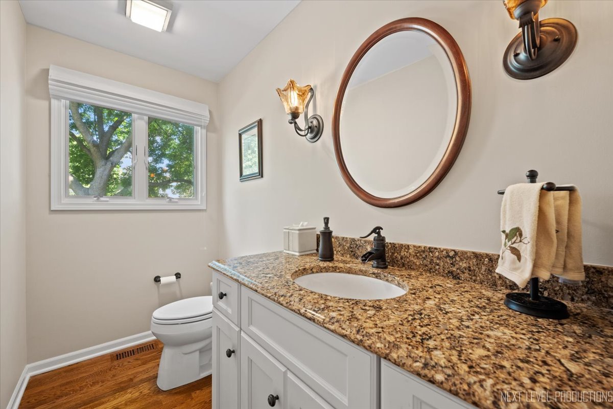 2575 River Woods Drive, Naperville, IL 60565