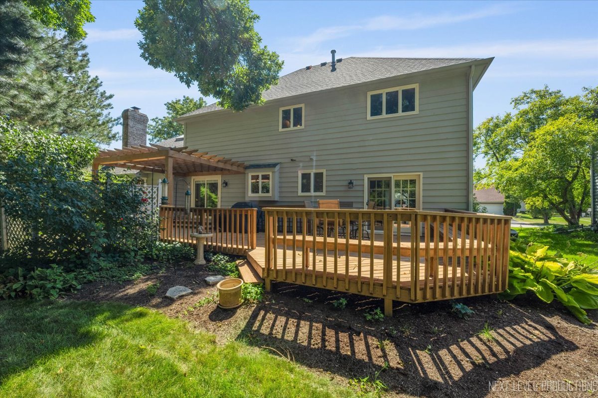 2575 River Woods Drive, Naperville, IL 60565
