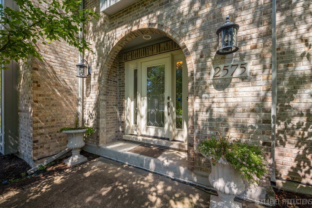 2575 River Woods Drive, Naperville, IL 60565