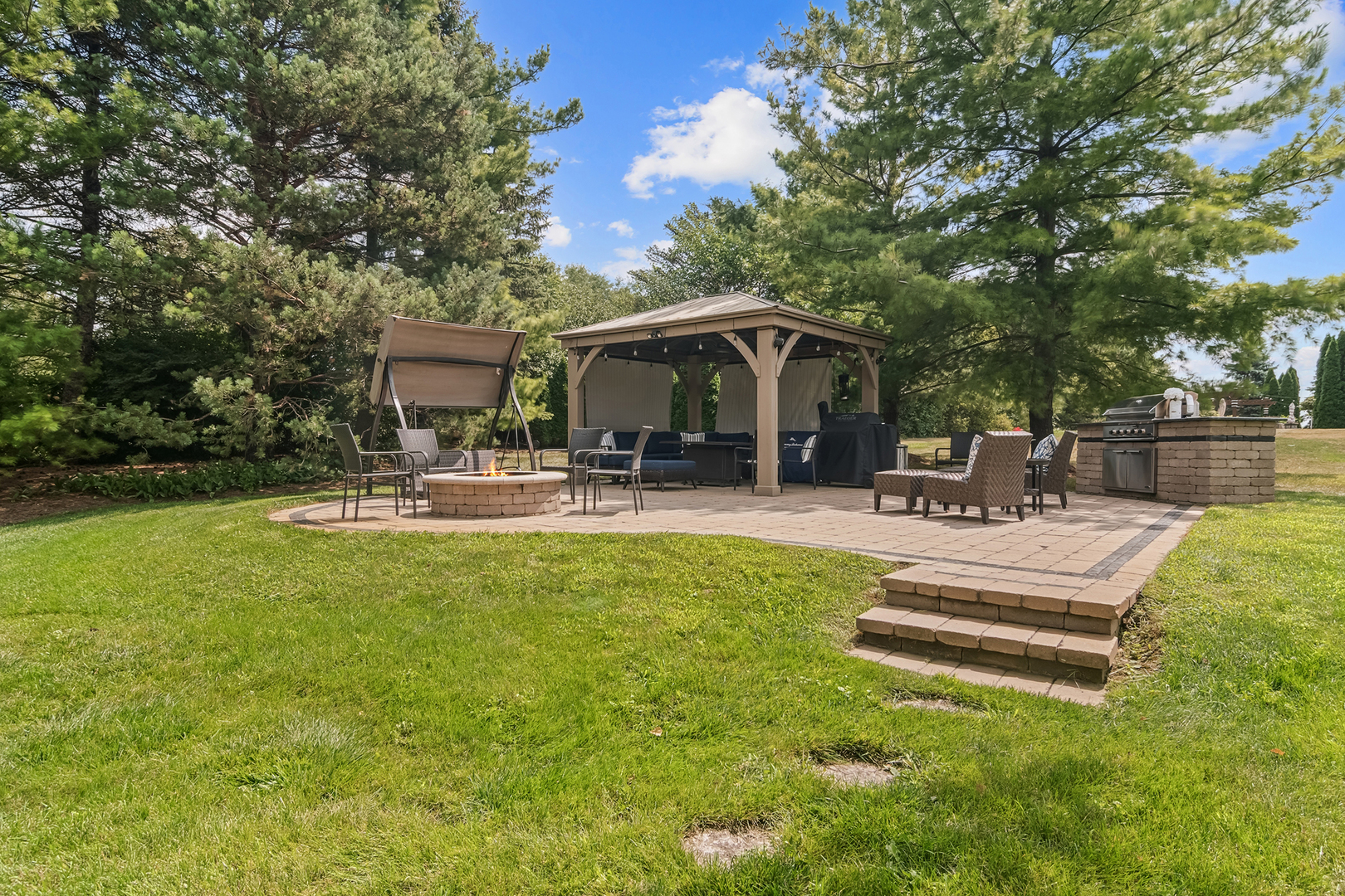 175 Sycamore Drive, Hawthorn Woods, IL 60047