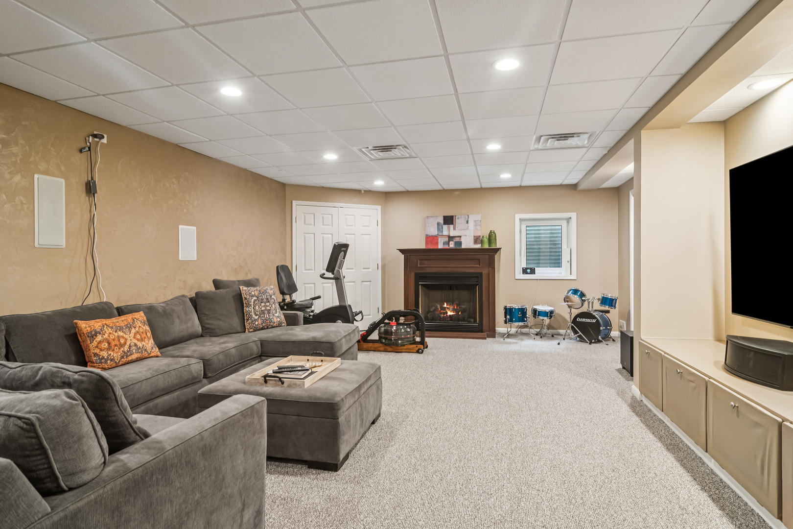 175 Sycamore Drive, Hawthorn Woods, IL 60047
