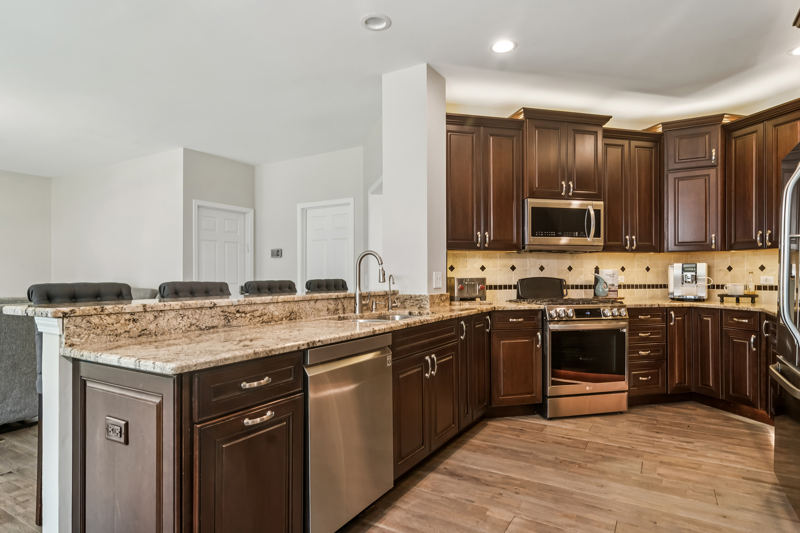 175 Sycamore Drive, Hawthorn Woods, IL 60047
