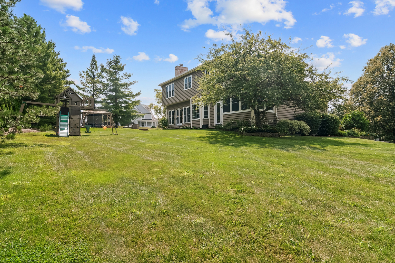 175 Sycamore Drive, Hawthorn Woods, IL 60047