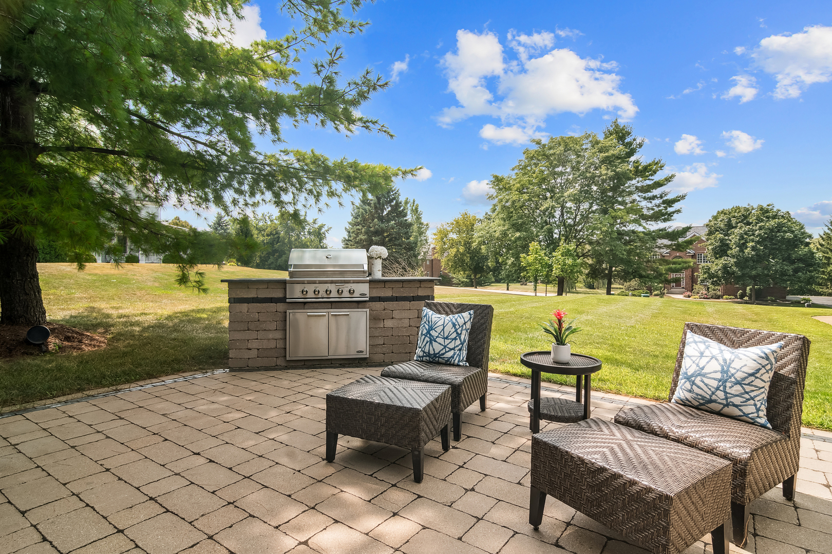 175 Sycamore Drive, Hawthorn Woods, IL 60047