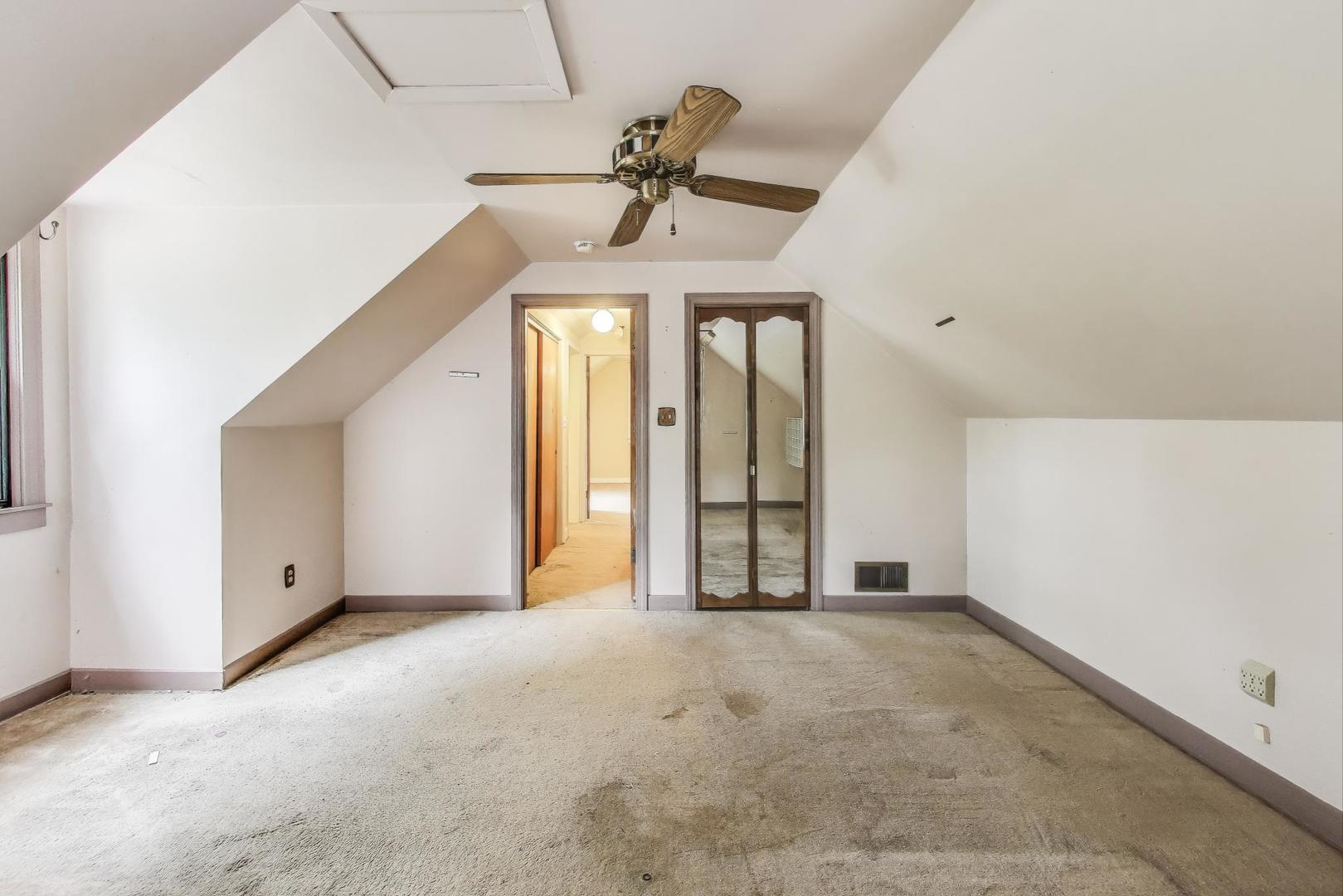 219 E Berkshire Avenue, Lombard, IL 60148