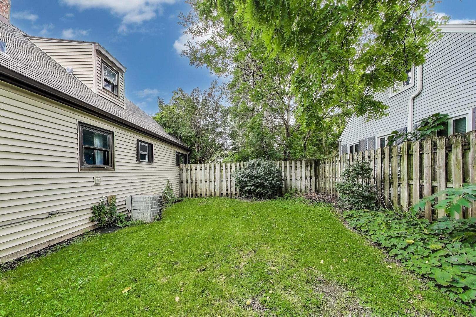219 E Berkshire Avenue, Lombard, IL 60148