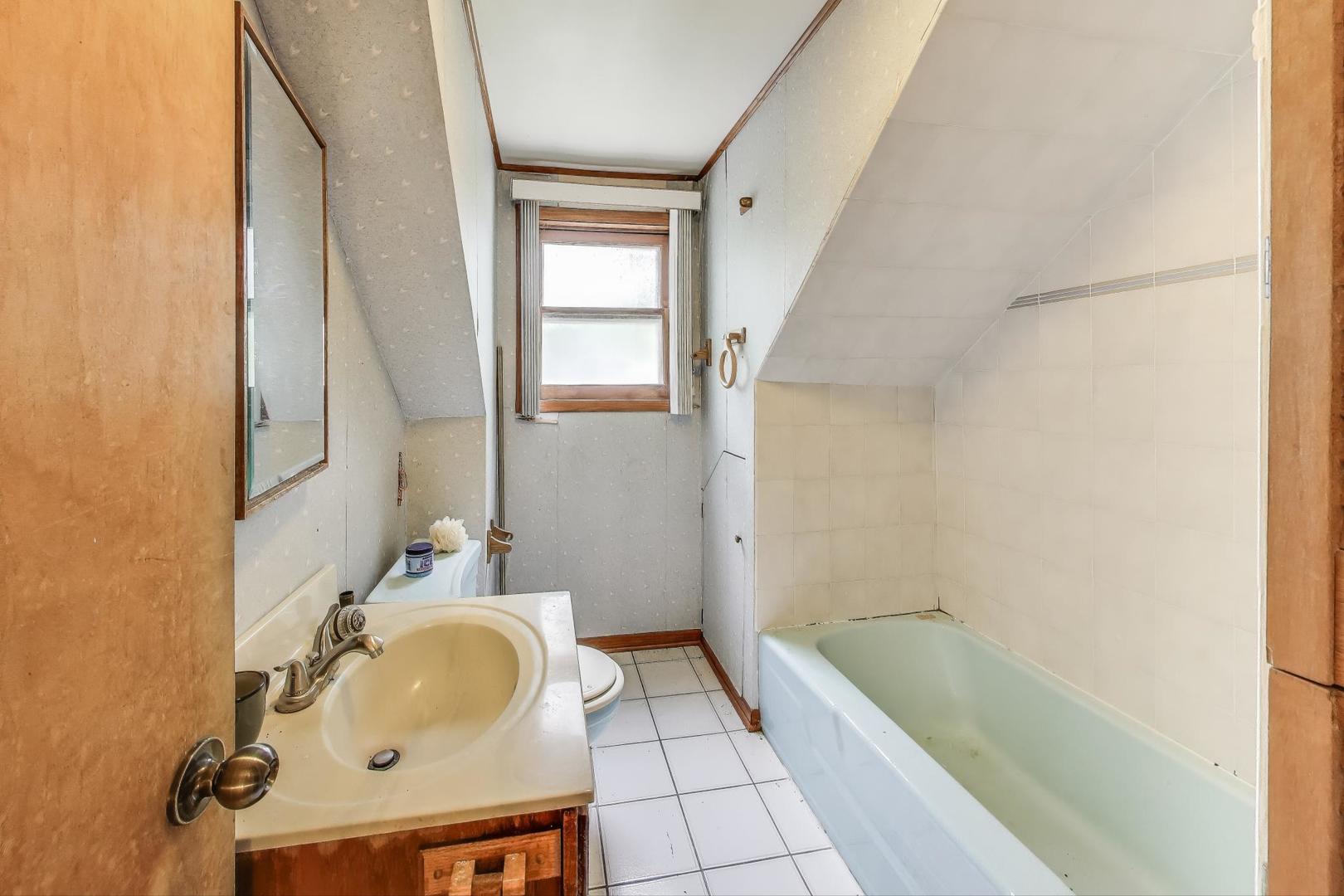 219 E Berkshire Avenue, Lombard, IL 60148