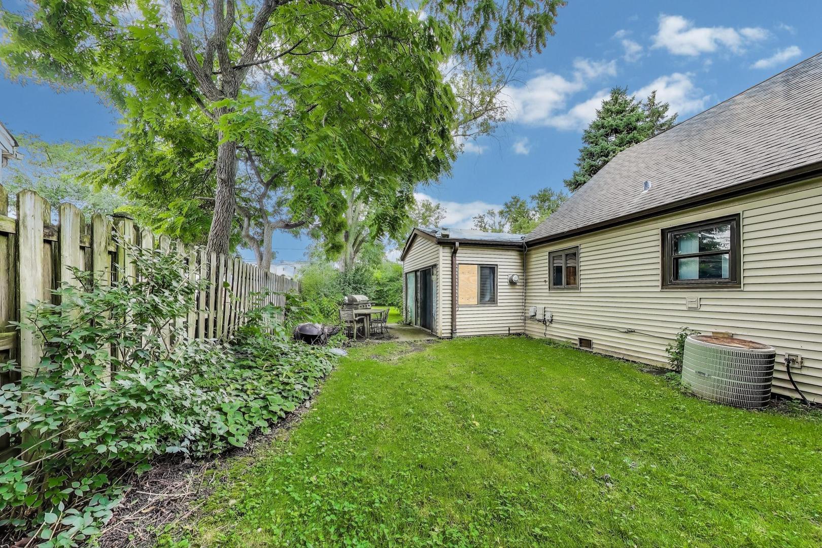 219 E Berkshire Avenue, Lombard, IL 60148