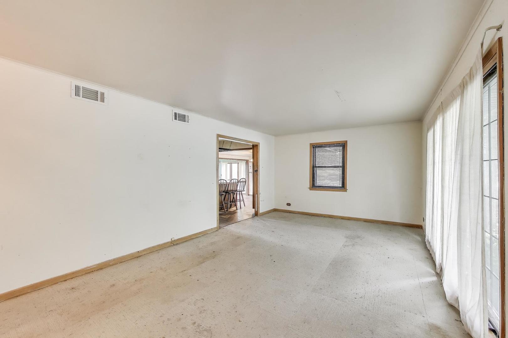 219 E Berkshire Avenue, Lombard, IL 60148