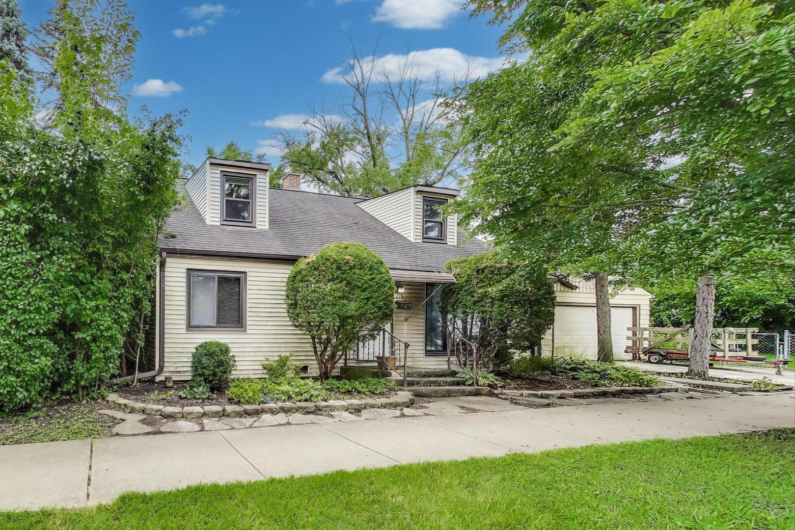 219 E Berkshire Avenue, Lombard, IL 60148
