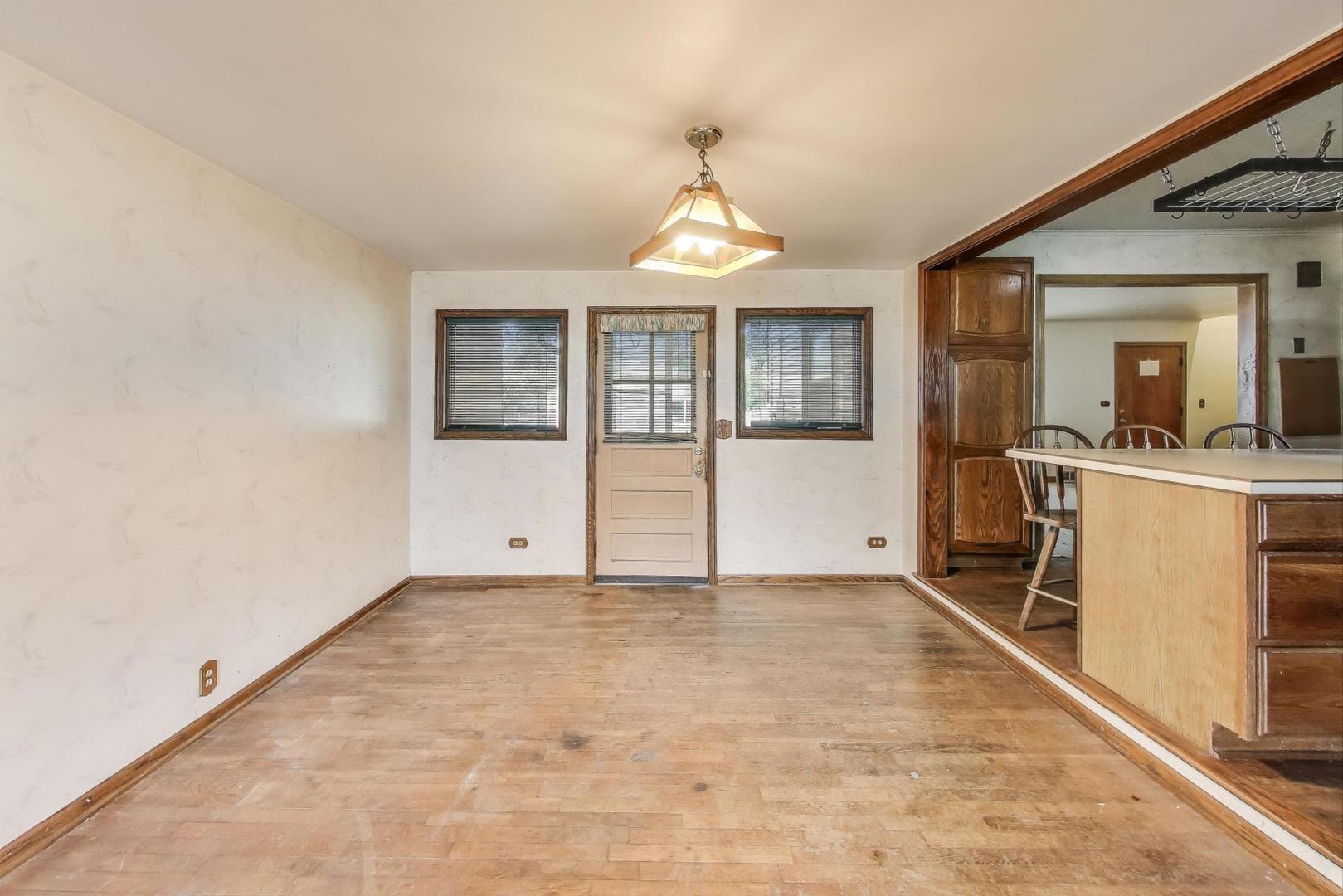 219 E Berkshire Avenue, Lombard, IL 60148