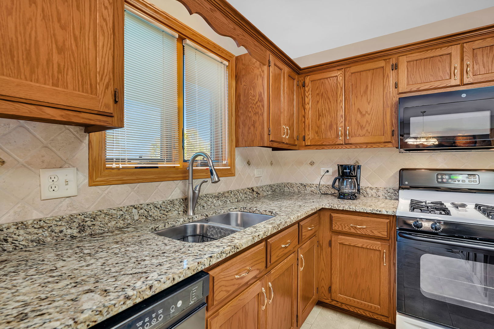 390 Kromray Road, Lemont, IL 60439