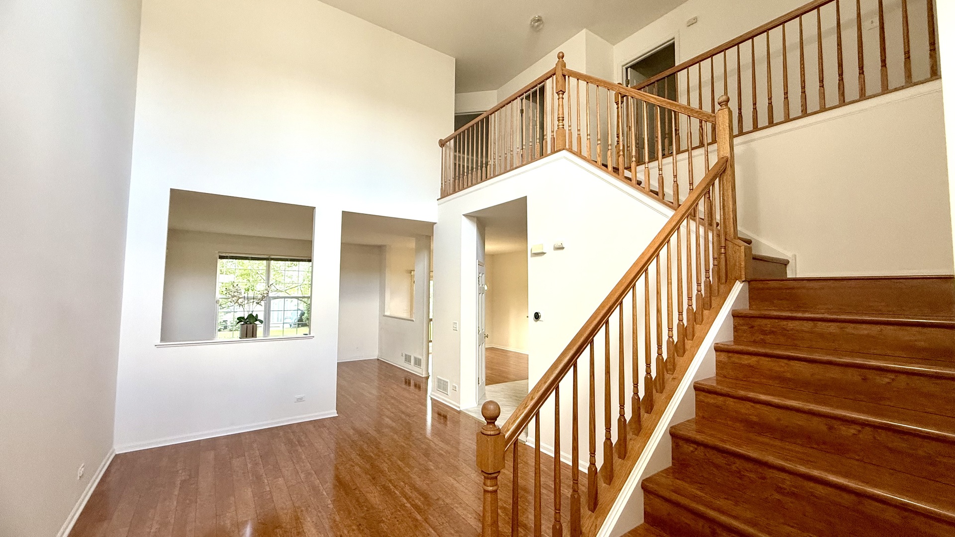696 S Jade Lane, Round Lake, IL 60073