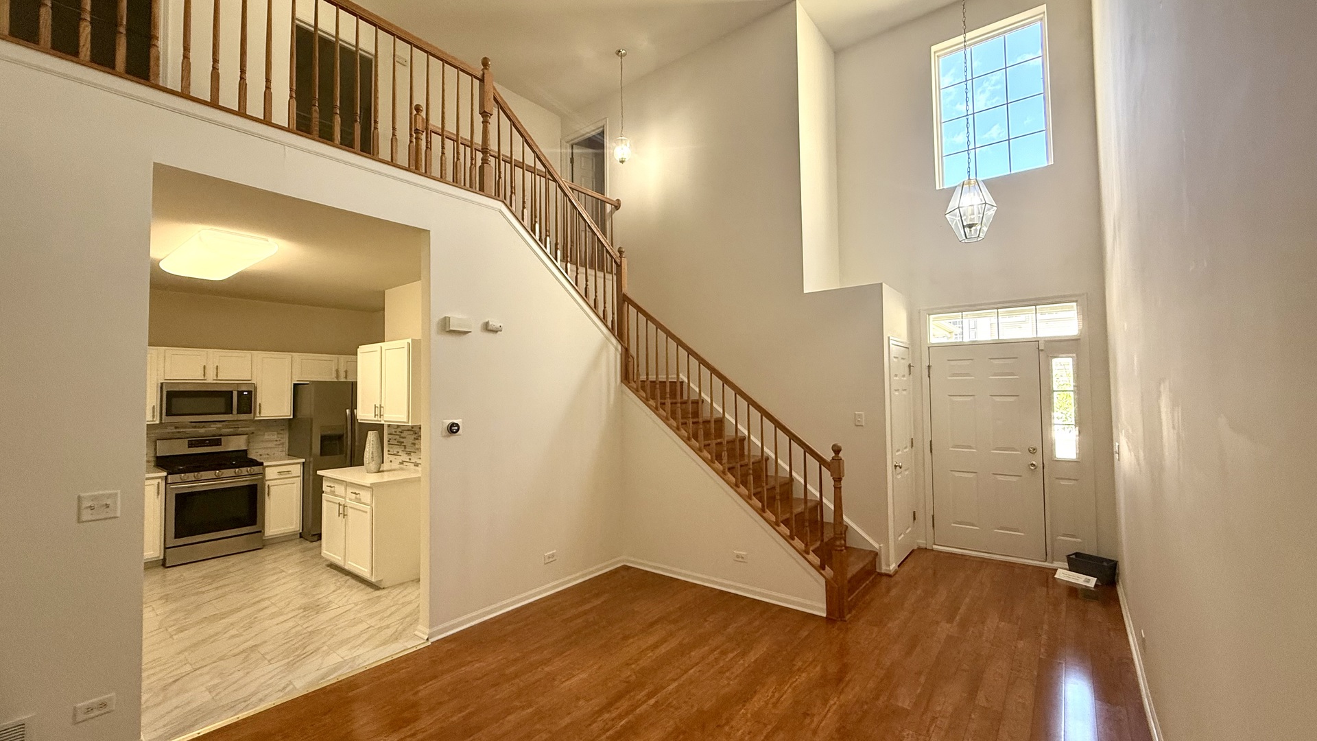 696 S Jade Lane, Round Lake, IL 60073