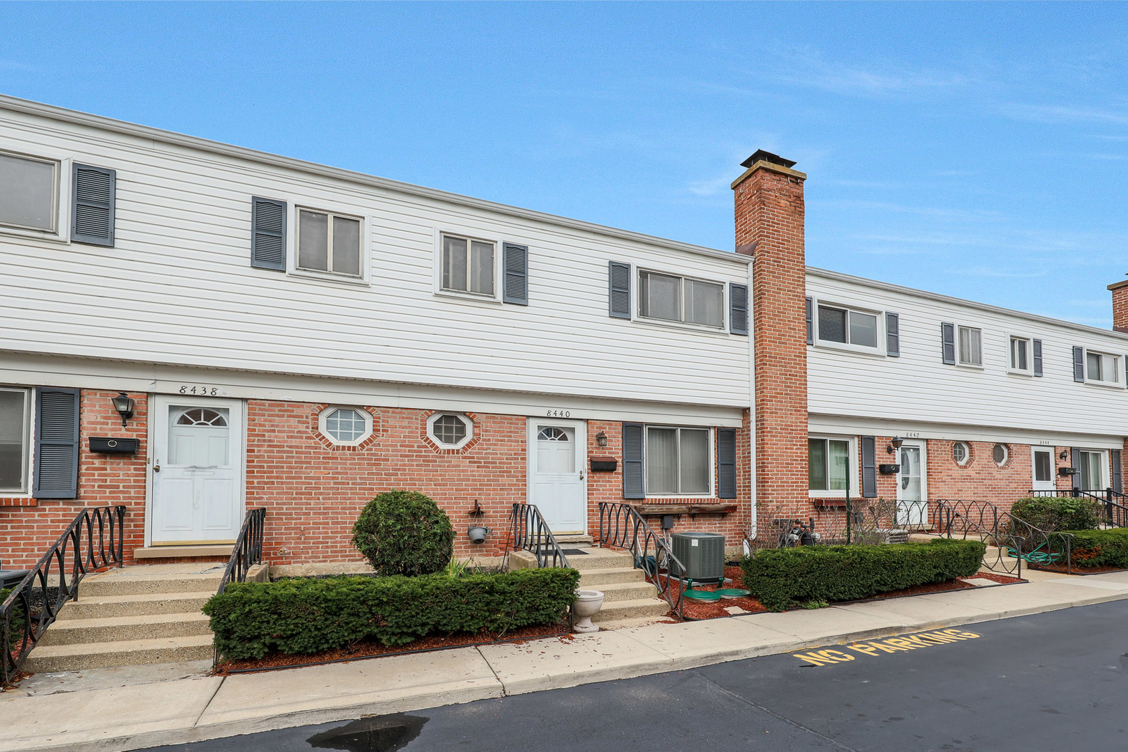 8440 Linder Court, Skokie, IL 60077