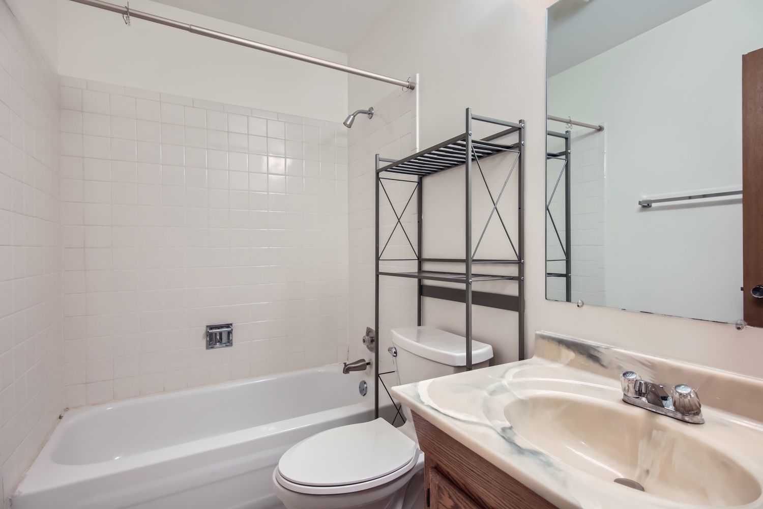 372 Springlake Lane #C, Aurora, IL 60504