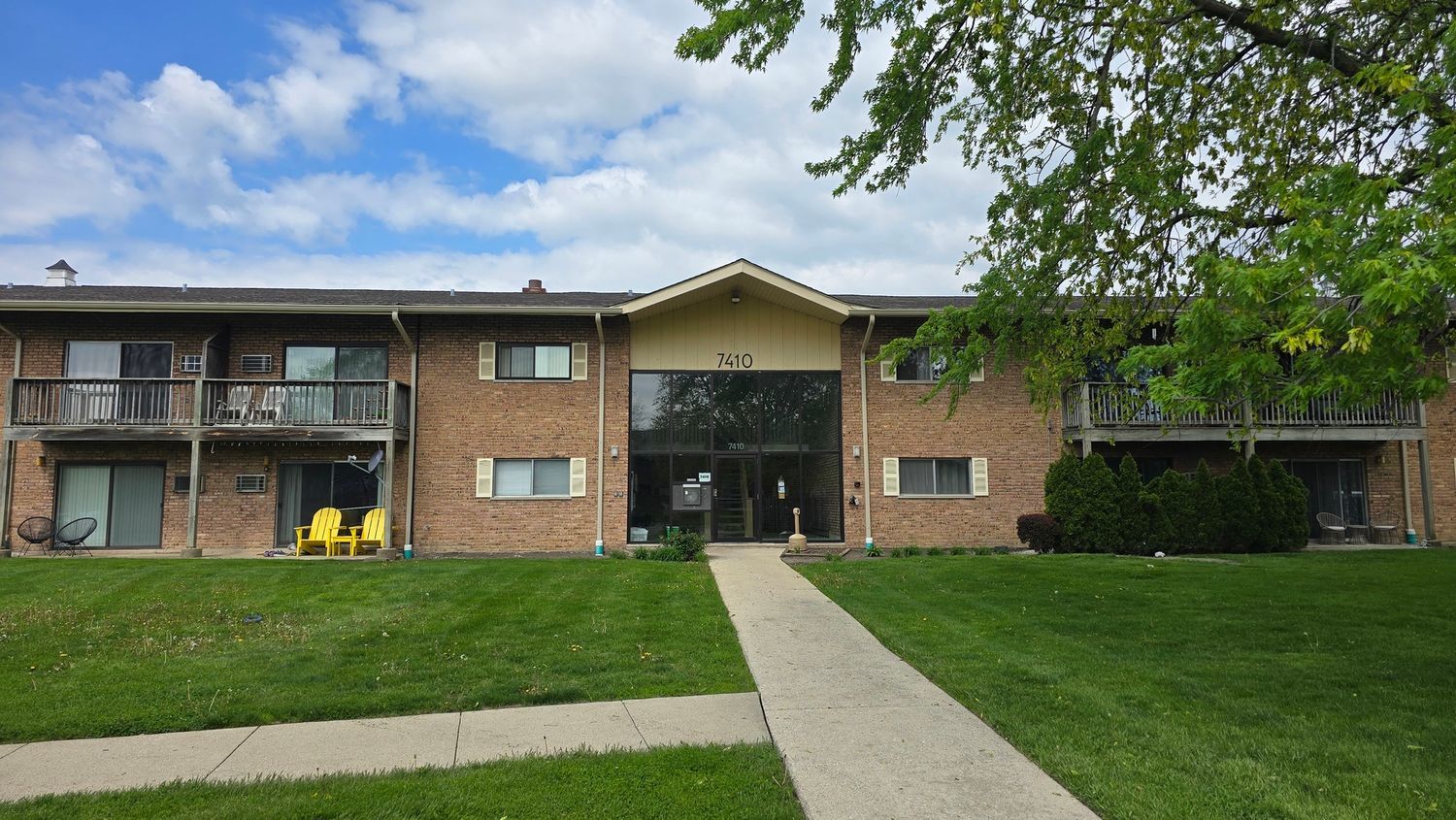 7410 Brookdale Drive #4-207, Darien, IL 60561