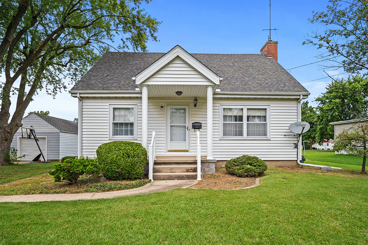 485 E Fourth Street, El Paso, IL 61738