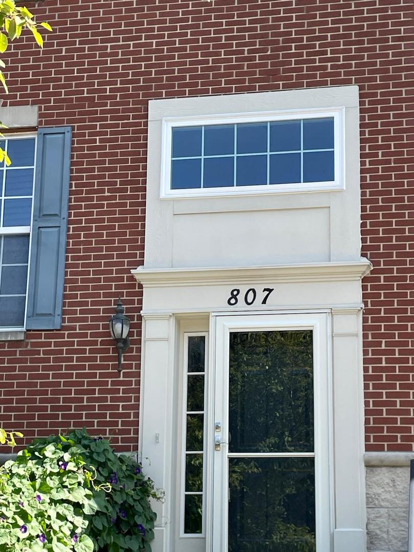 807 STATION Boulevard, Aurora, IL 60504