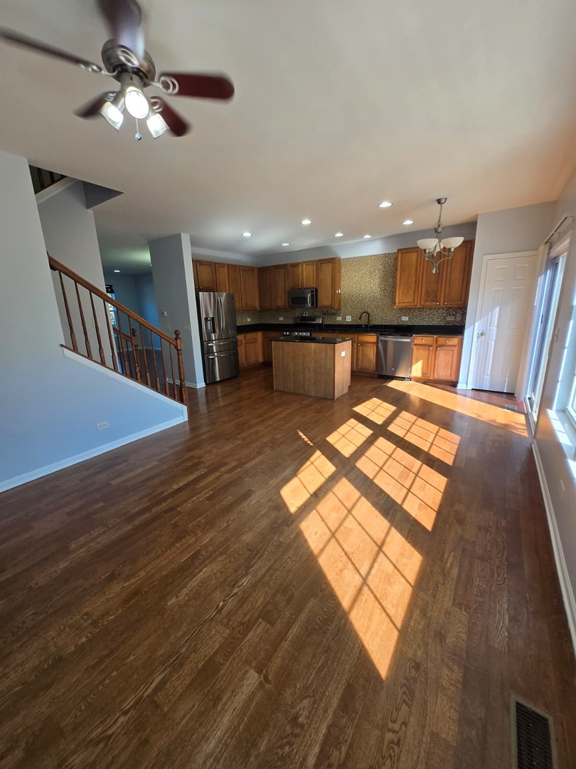 807 STATION Boulevard, Aurora, IL 60504